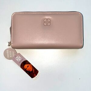 Daisy fuentes wallet floral fits your phone New